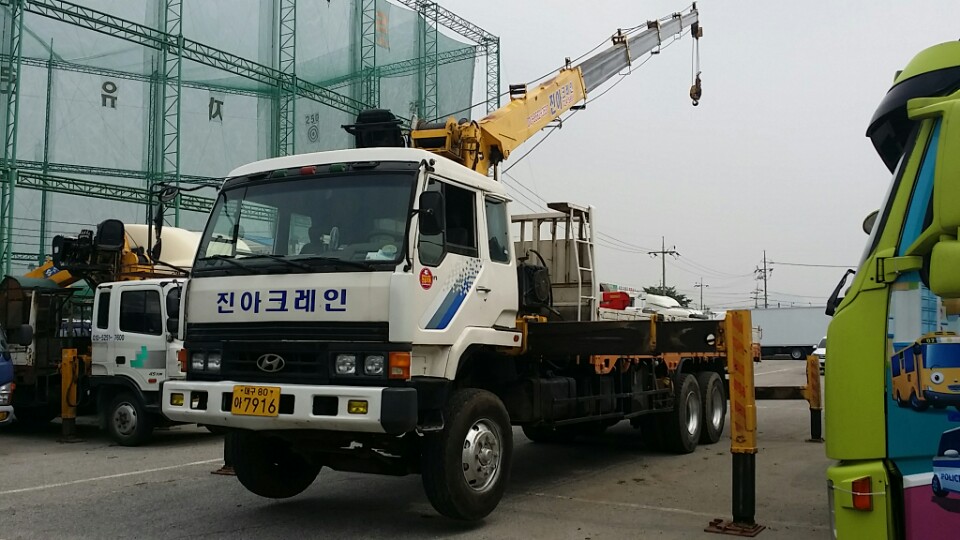 SOOSAN LORRY CRANE SC1015S KNN Cambodia